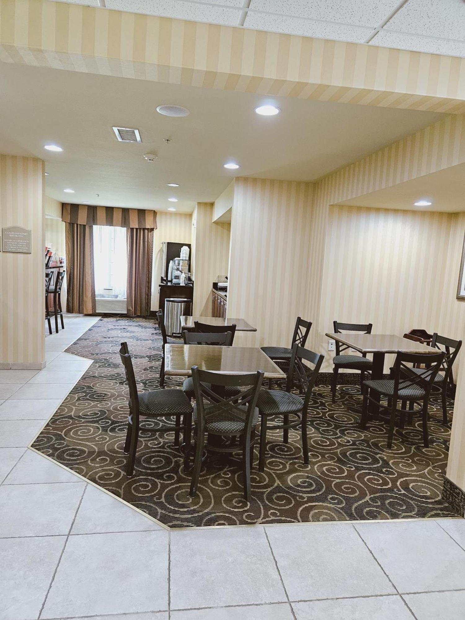 Cobblestone Inn & Suites - Bloomfield Exteriör bild