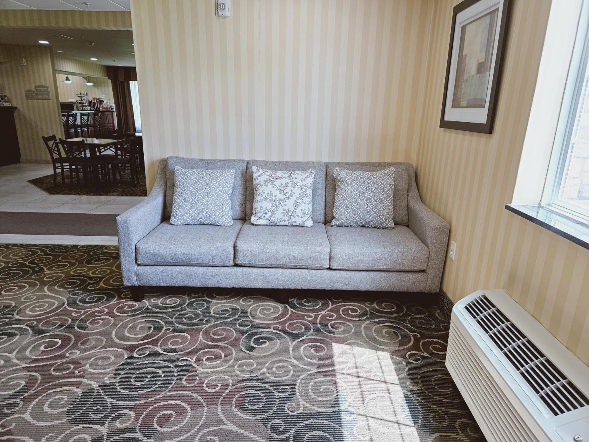 Cobblestone Inn & Suites - Bloomfield Exteriör bild