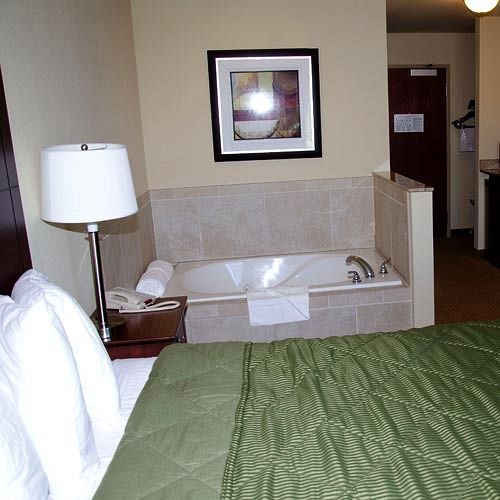 Cobblestone Inn & Suites - Bloomfield Exteriör bild