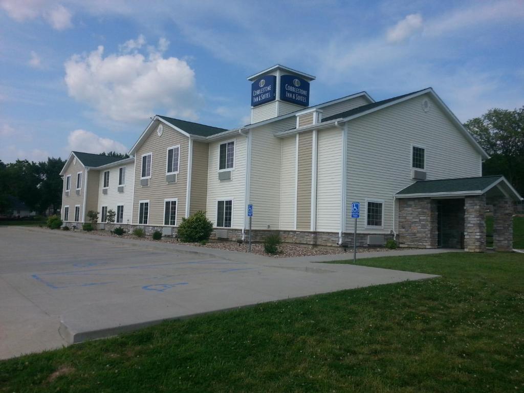 Cobblestone Inn & Suites - Bloomfield Exteriör bild