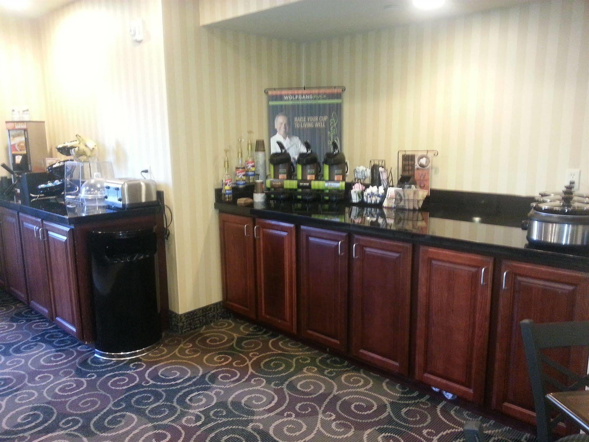 Cobblestone Inn & Suites - Bloomfield Exteriör bild