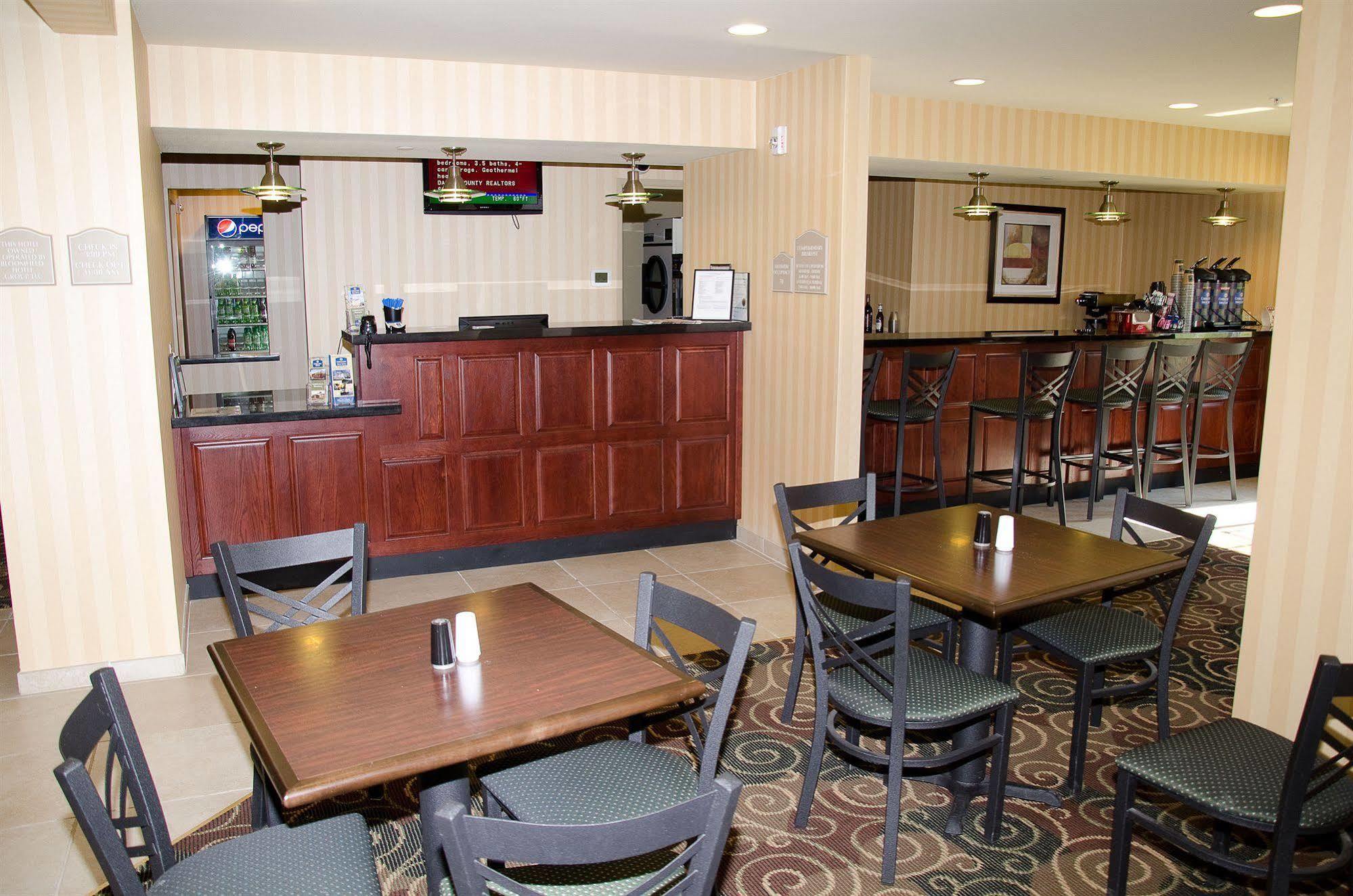 Cobblestone Inn & Suites - Bloomfield Exteriör bild