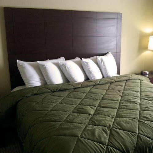 Cobblestone Inn & Suites - Bloomfield Exteriör bild